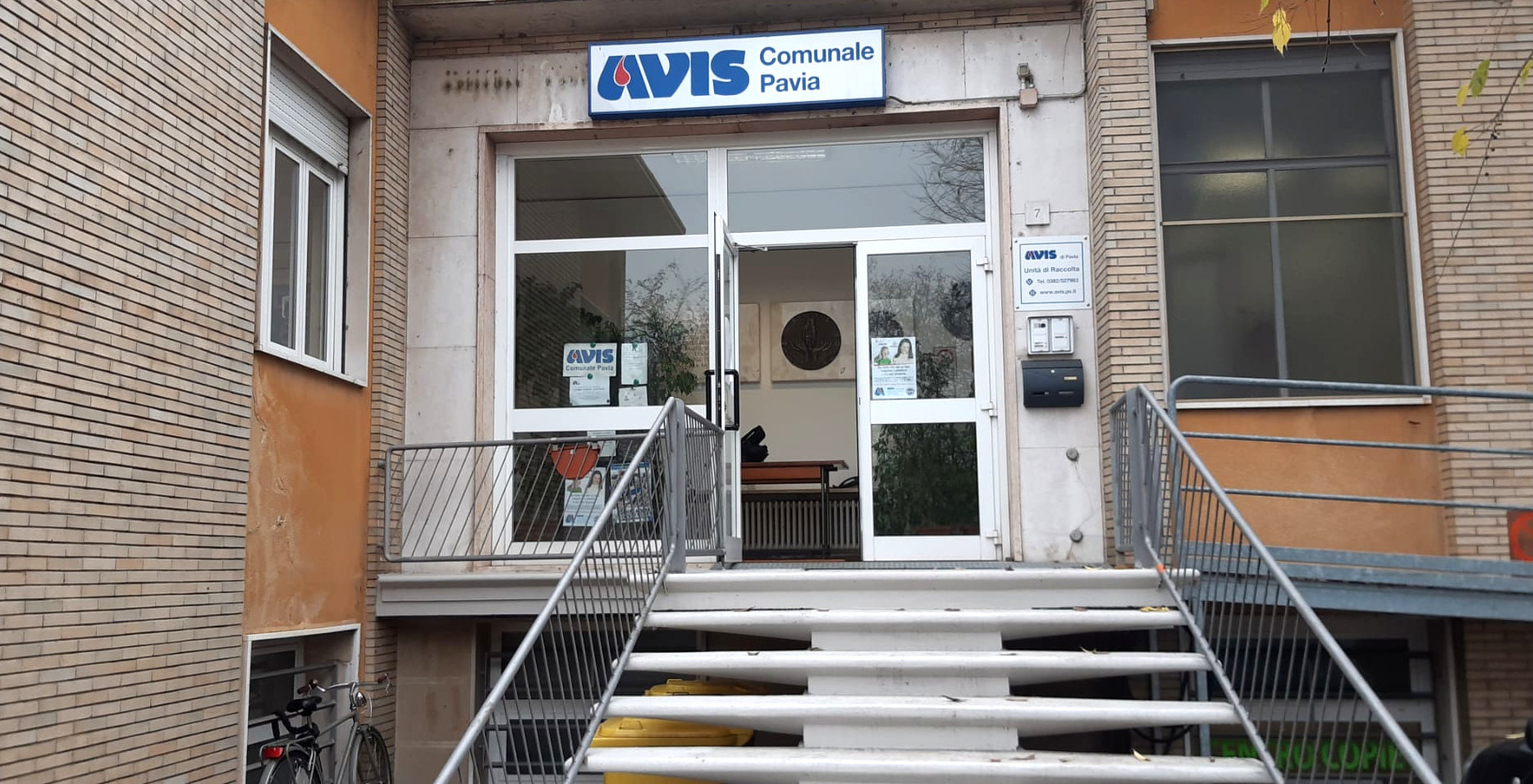 Ingresso della sede di AVIS Pavia